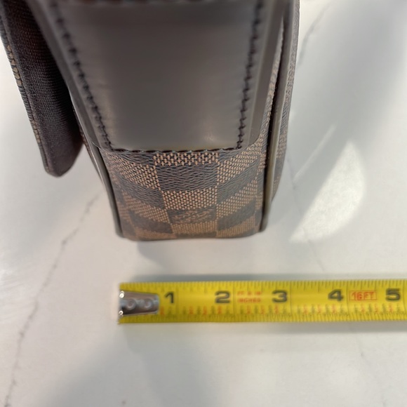 Louis Vuitton IMMACULATE and RARE Damier Ebene Crossbody Bag - Picture 14 of 14